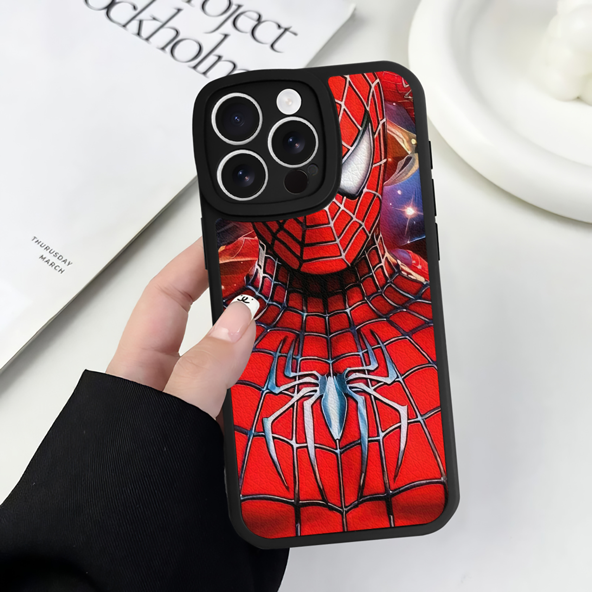 Spider Man スパイダーマン 【iPhone 16シリーズ対応】シリコンスマホケース（レザー調） 材質：シリコン